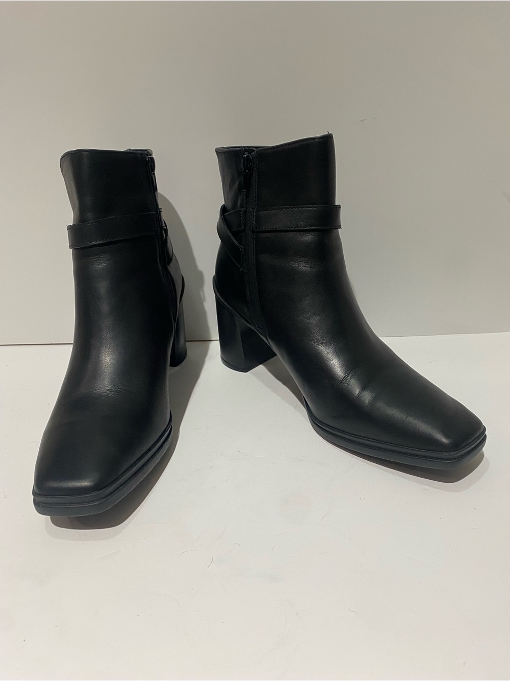 Naturalizer Black Leather Ankle Boots – Women’s Size 10